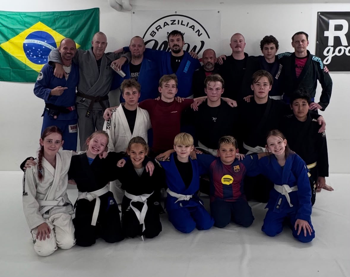 Mjölby BJJ klubbgemenskap och träning på mattan